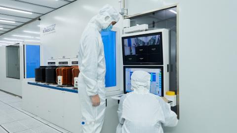 國產(chǎn)首臺！萬業(yè)企業(yè)：高能離子注入機通過客戶驗證 芯片制造關(guān)鍵一環(huán)